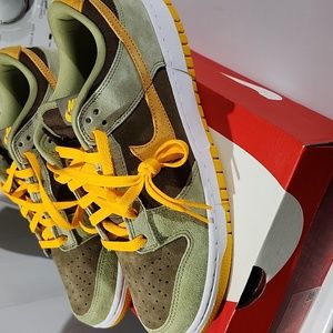XxSOLDxX Nike Dunk Low SE Dusty Olive sz 9.5 New
